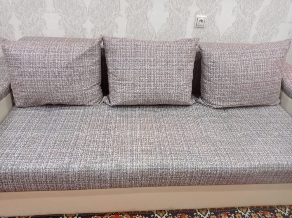 Продам диван с хорошем состоянии торг уместен