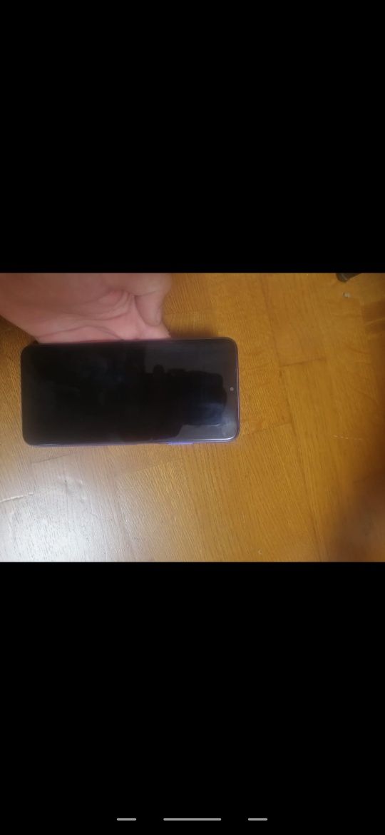 Телефон REDMI 9 T немного треснут экран обмен на айфон