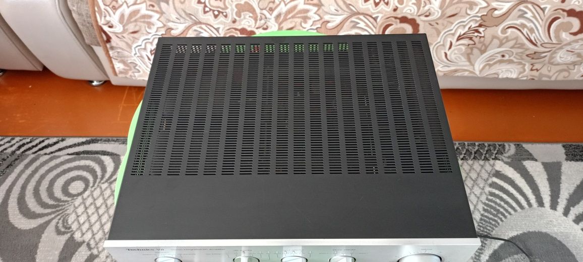 Усилитель Technics V8.