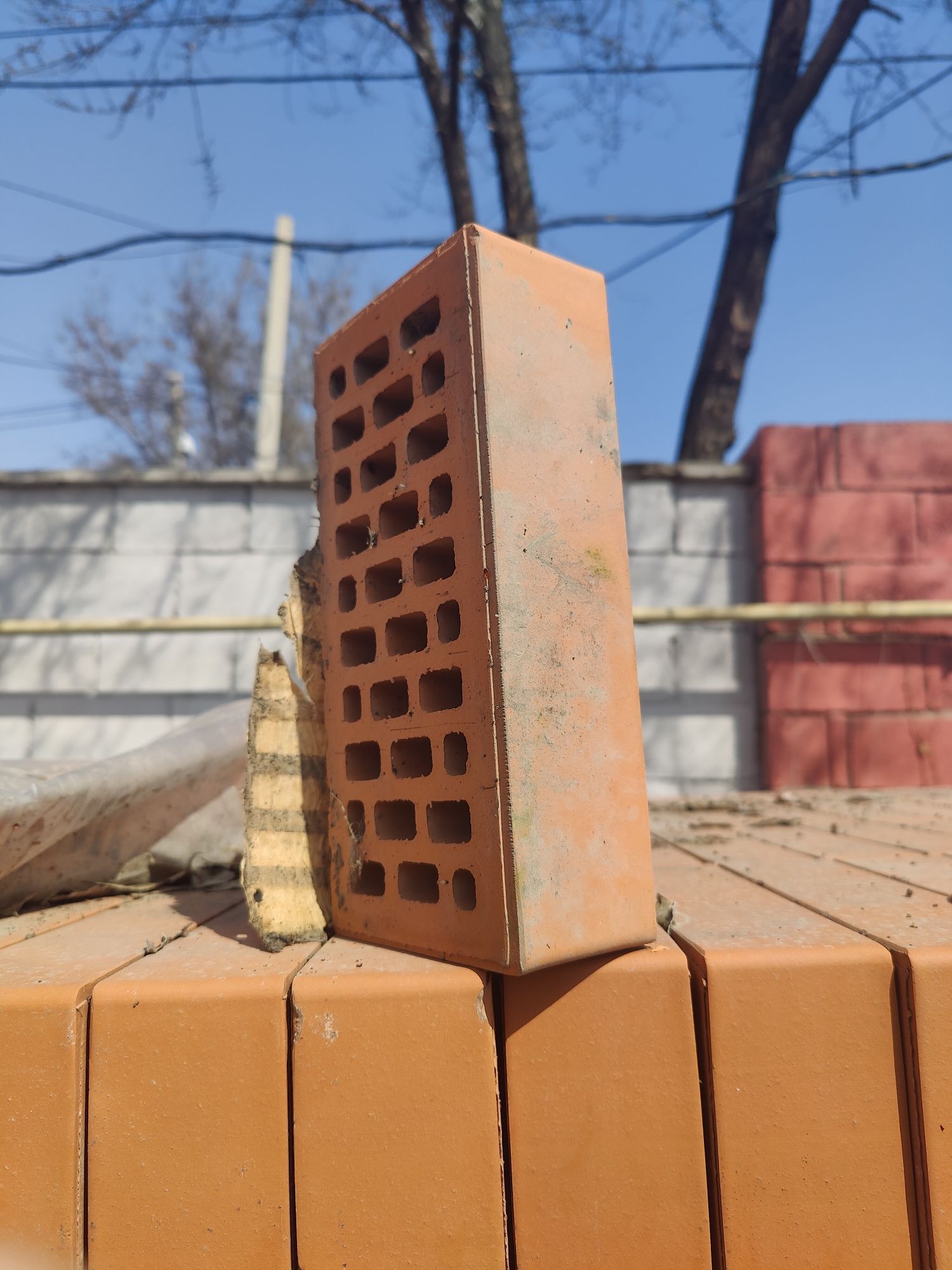 Продам кирпич облицовочный Россия