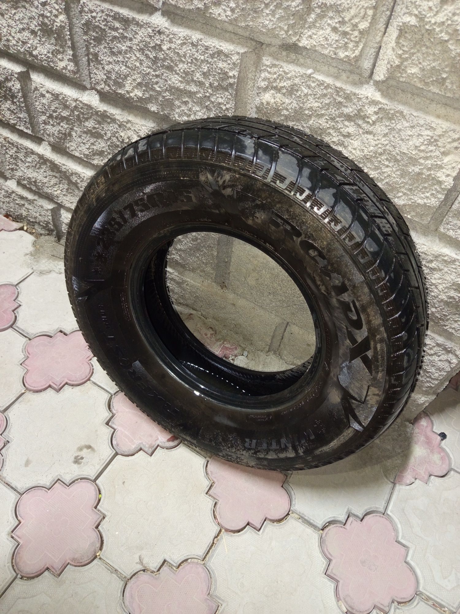 Продам колеса от делики 235/75R15. Торг возможен