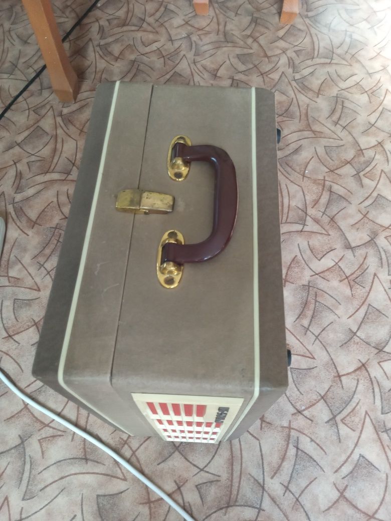 Продам бобинный магнитофон 1966года,АIDAS 9M раритет.