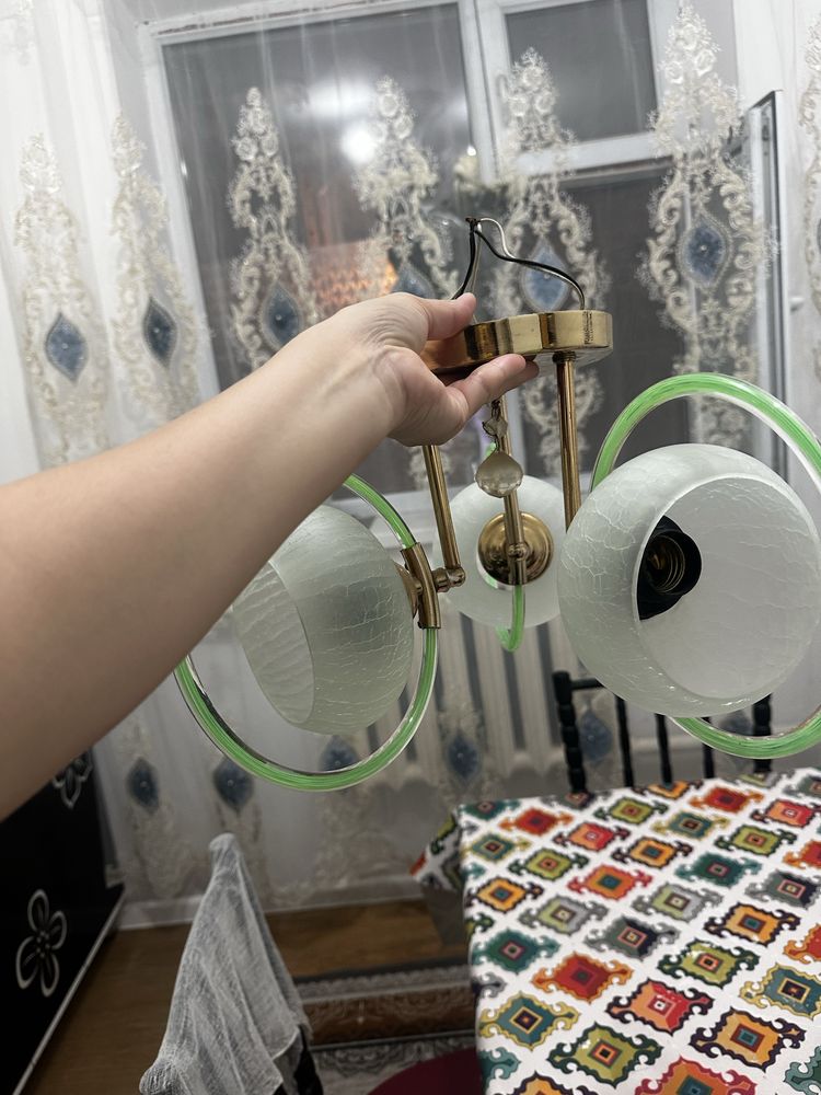 люстра в хорошем состоянии,за 3000тг.