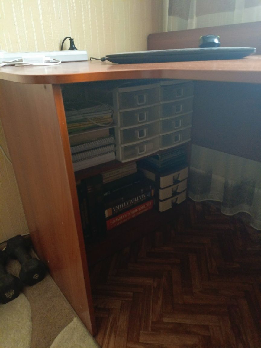 Продам спальный гарнитур
