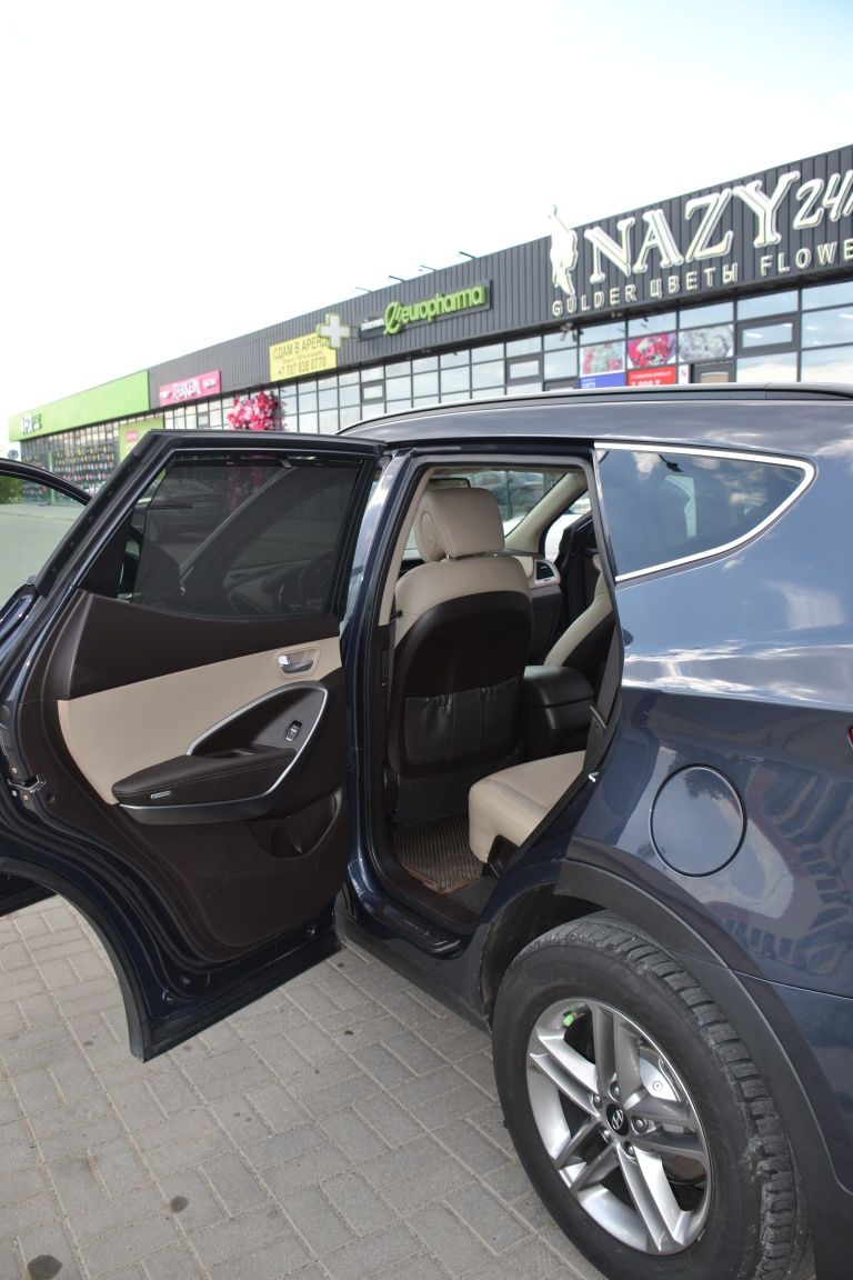 Продаётся машину Hyundai Santa Fe 2017 года 2.4 объём