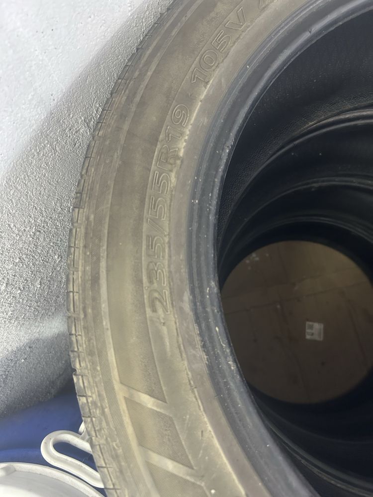 Продам резину 235/55r19