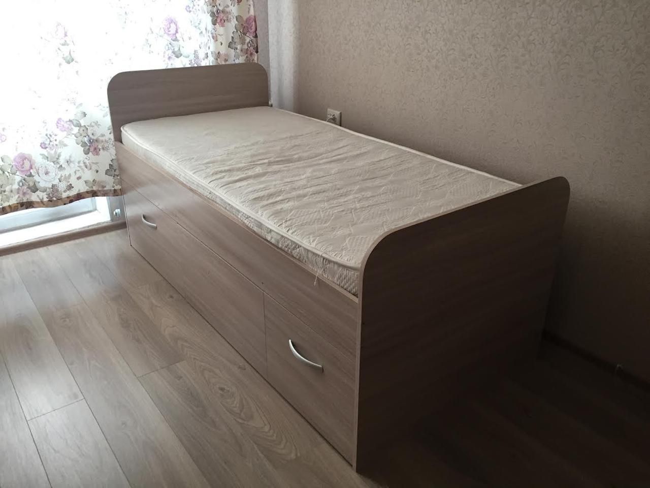 Кровати Б/У с хорошими мягким дорогими матрассами.