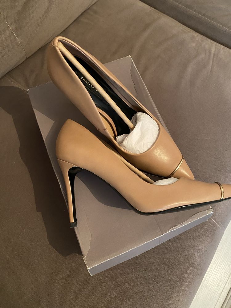 Продам туфли от Charles&Keith