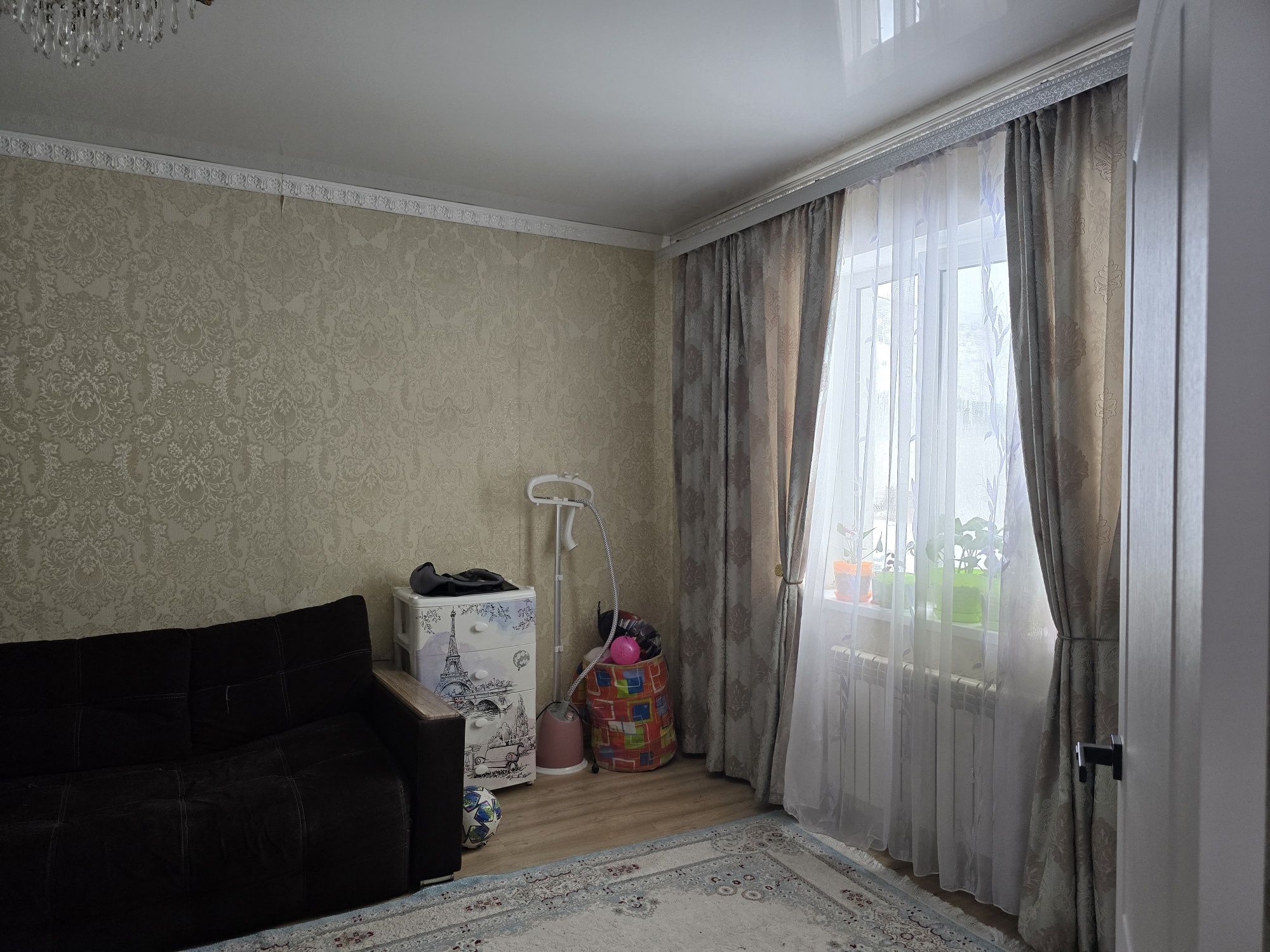 Жеке уй ,жанында 3 квартира бар