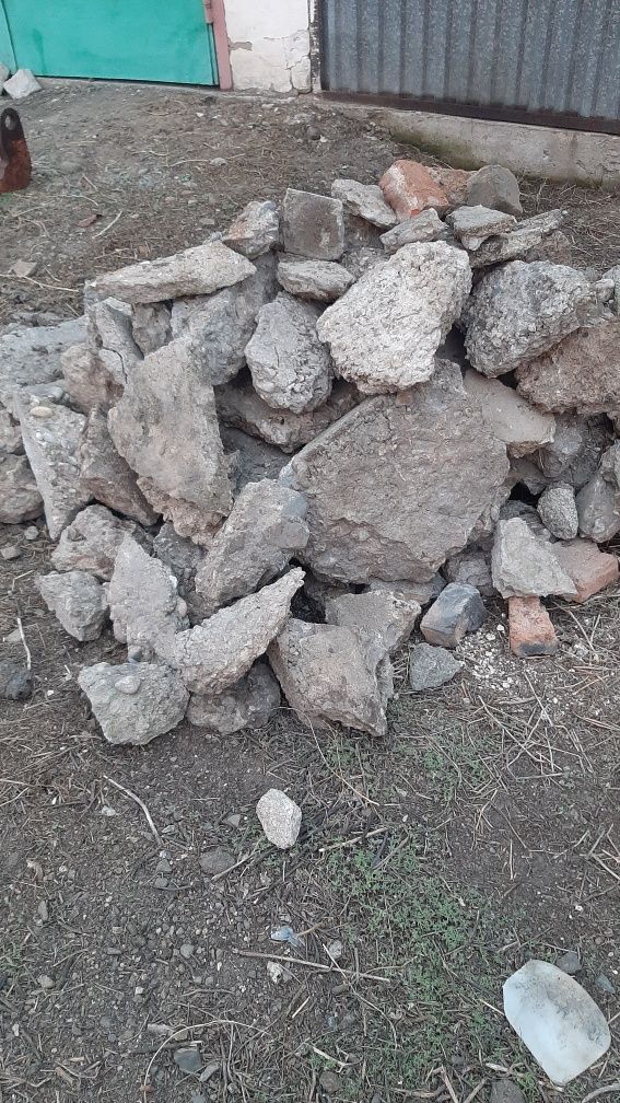 Продам  куски бетона