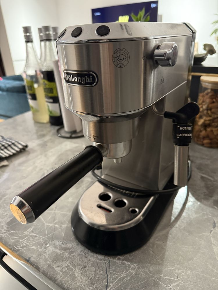 Рожковая кофемашина De’Longhi Dedica