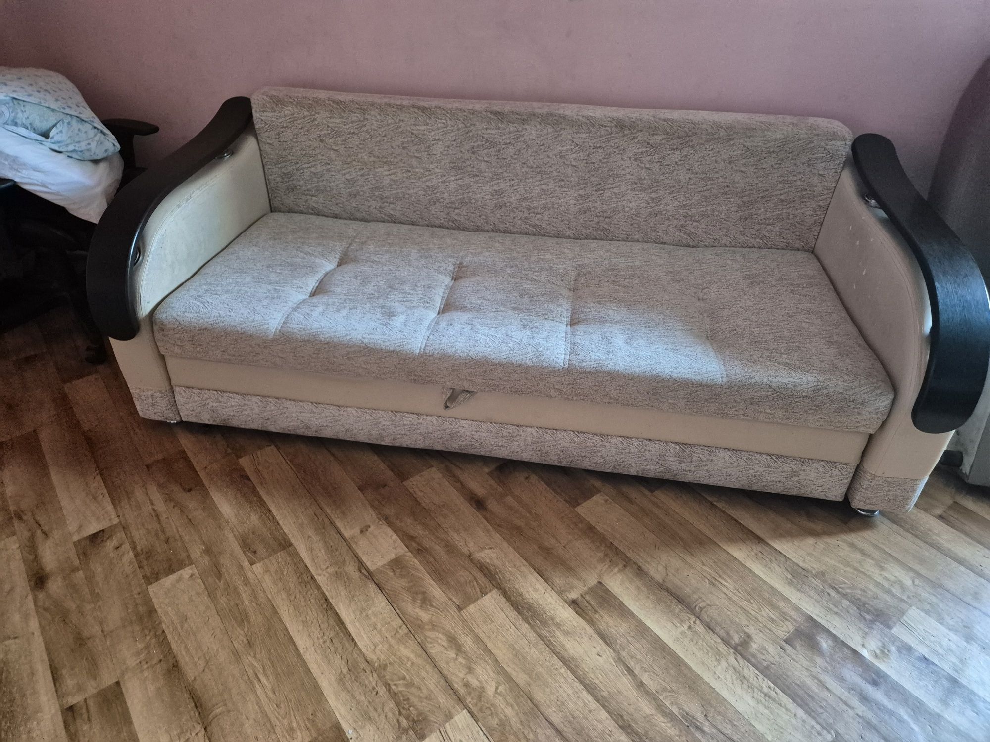 целый диван 15.000
