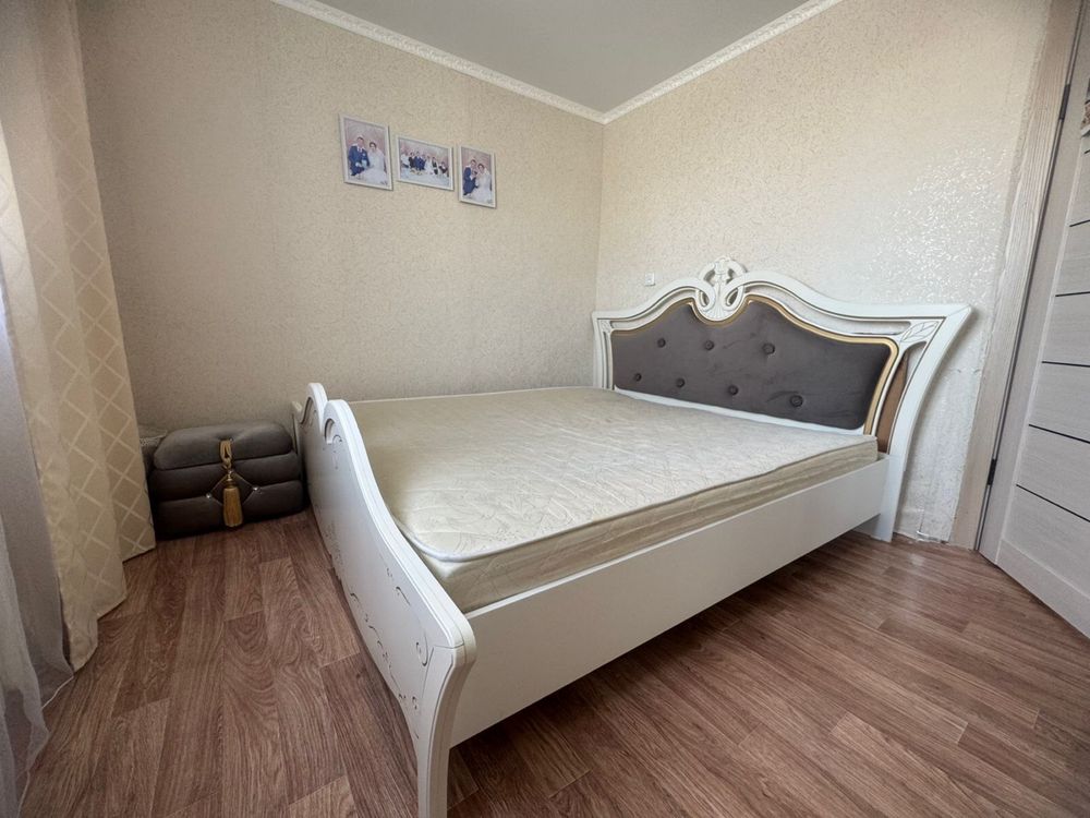 Кровать с матрасом