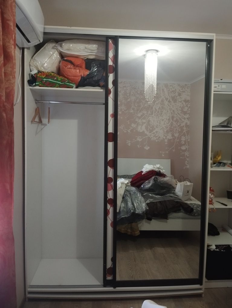 Раздвижной Шкаф с зеркалом