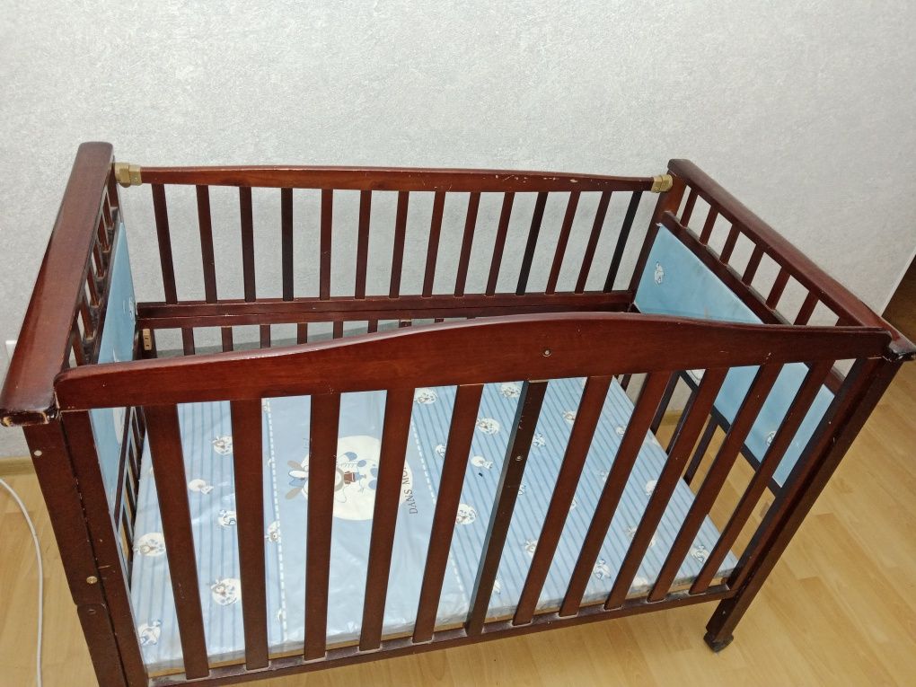 Продам детскую кроватку