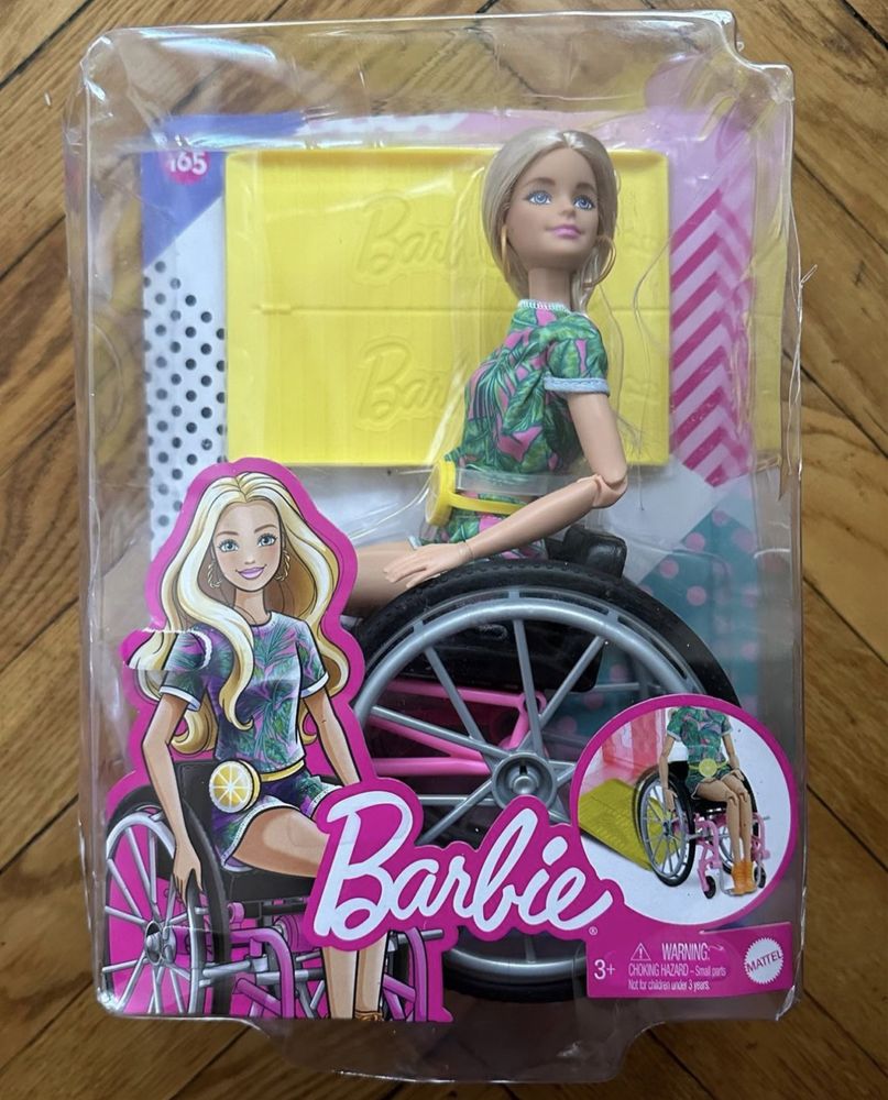 Barbie / Куклы Барби в коляске (каждая за 19 500)