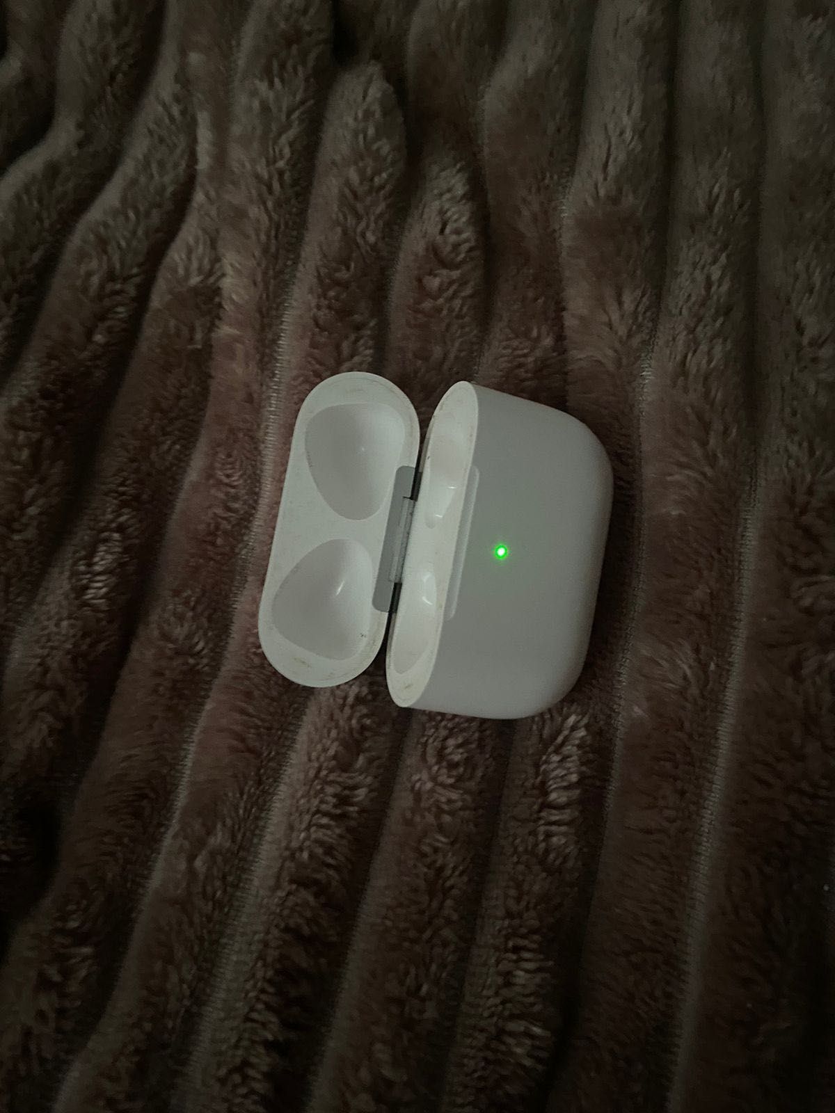 Оригинал кейс AirPods 3