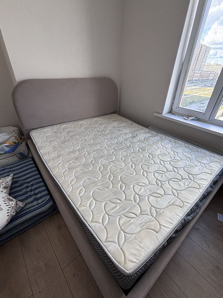 Кровать 160*200 .Без матраса 50К