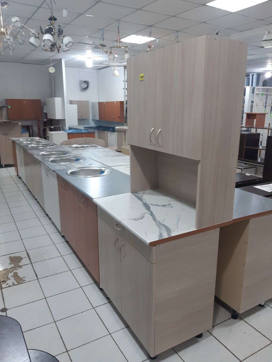 Навесной шкаф.размер 60*60,с полкой,есть разные размеры,и с сушкой.