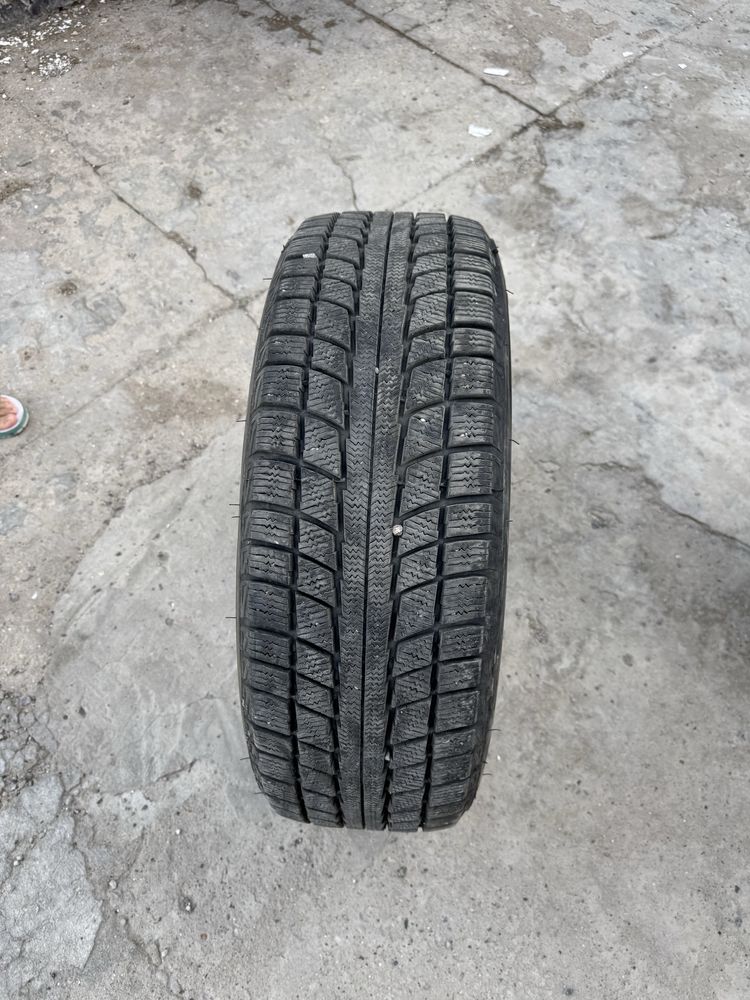 Шины размер 225/65 R17 - 4шт; 245/60 R18 - 2шт