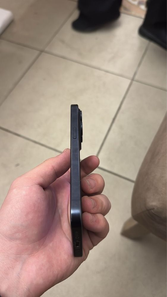 Iphone 15 pro в идеальном состостаяние хорошее