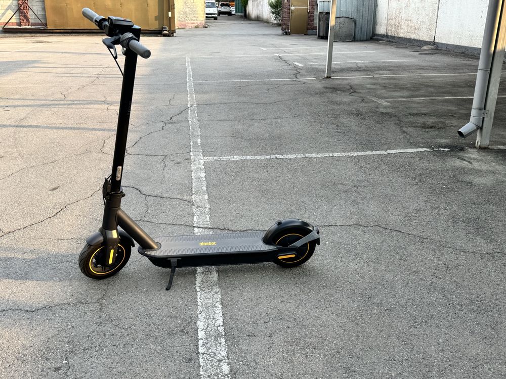 Продам электросамокат Segway kickscooter Ninebot Max G30