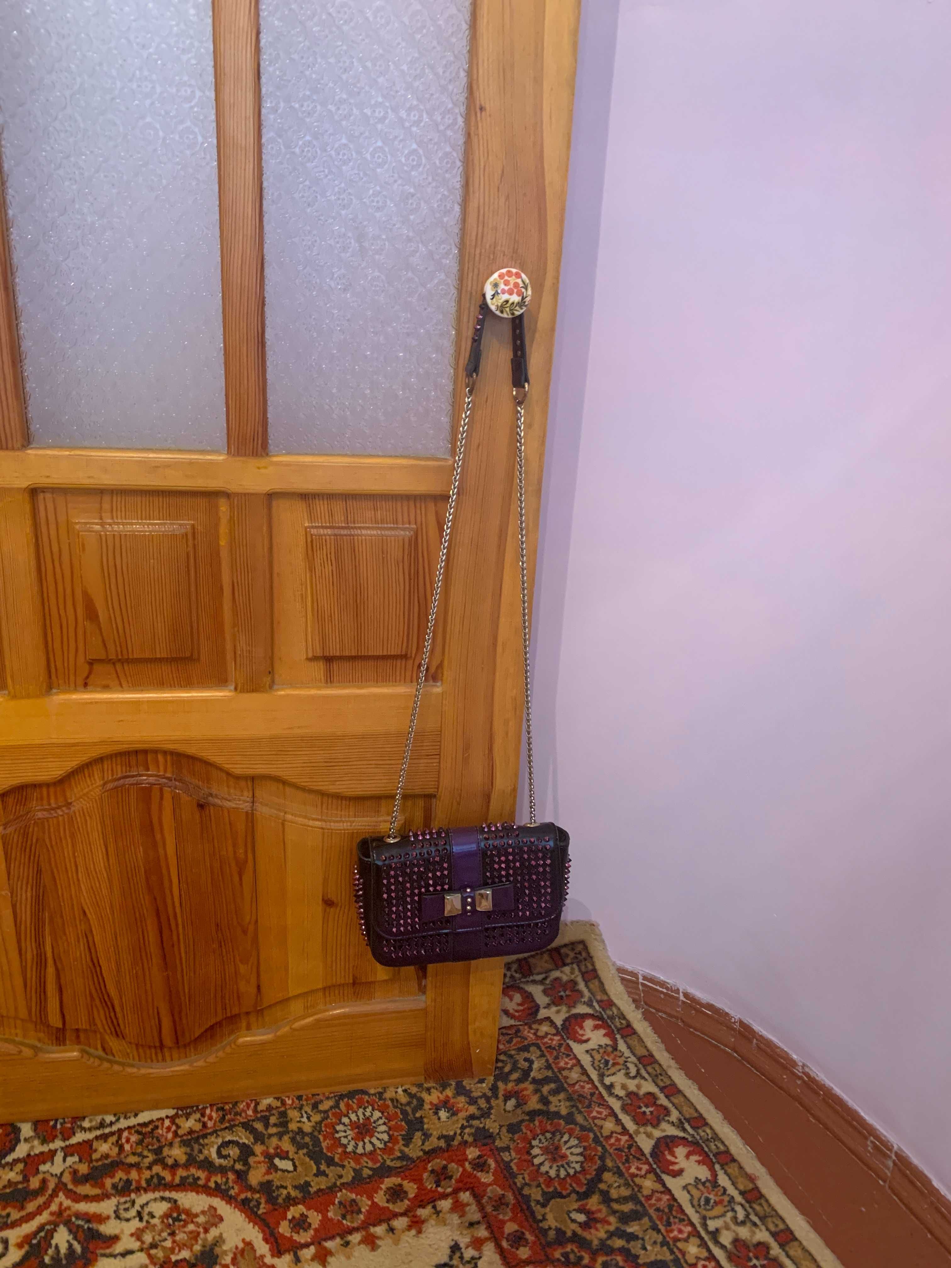 Продам сумочку дамскую из натур. кожи фиолет. цвета (сделано в Италии)