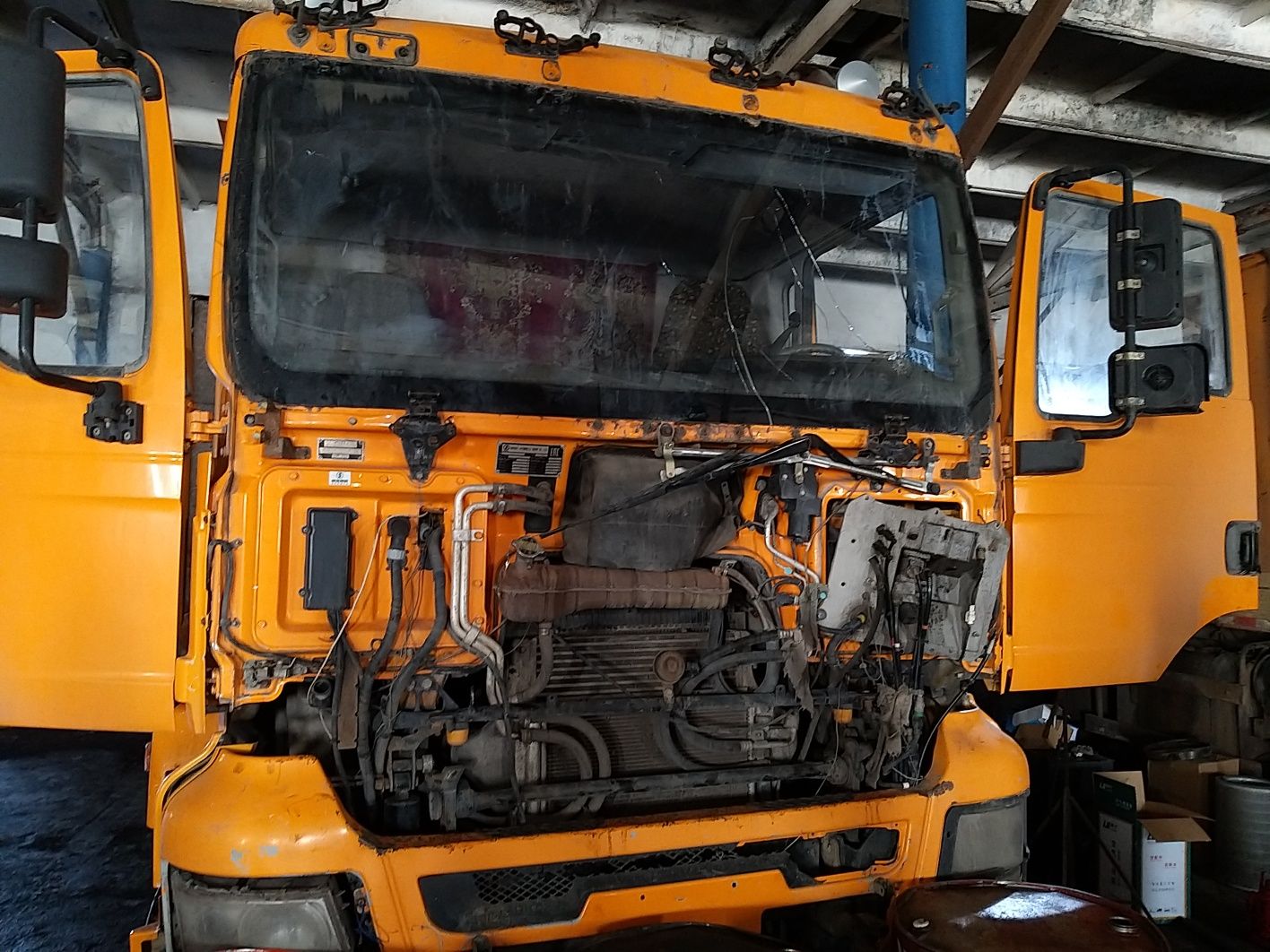 Автостекла на грузовые авто, установка возможно с выездом