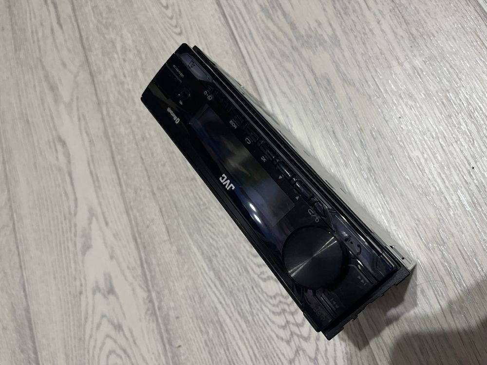 Продам магнитолу JVC