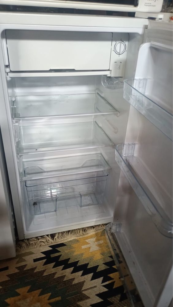 Холодильник новый срочно продаем