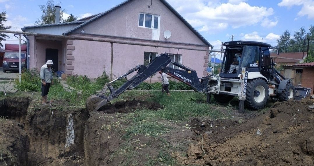 Экскаватор погрузчик 3в1 трактор