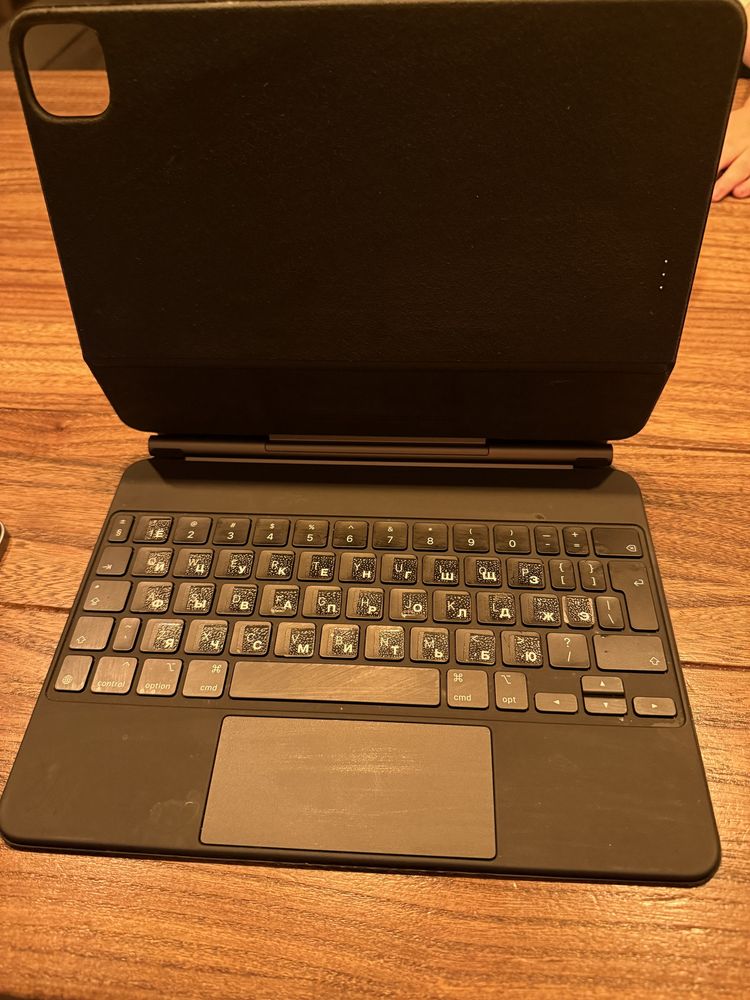 iPad Pro 11” (2022, 4 поколение) + Magic Keyboard + Apple Pencil 2