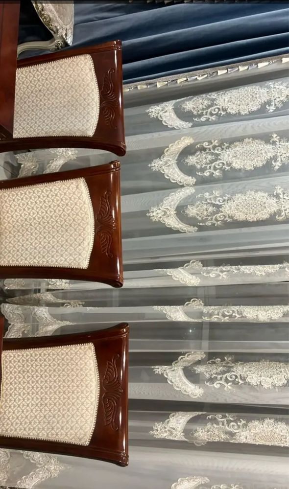 Продам стол с 12 стуля отличном состаяне