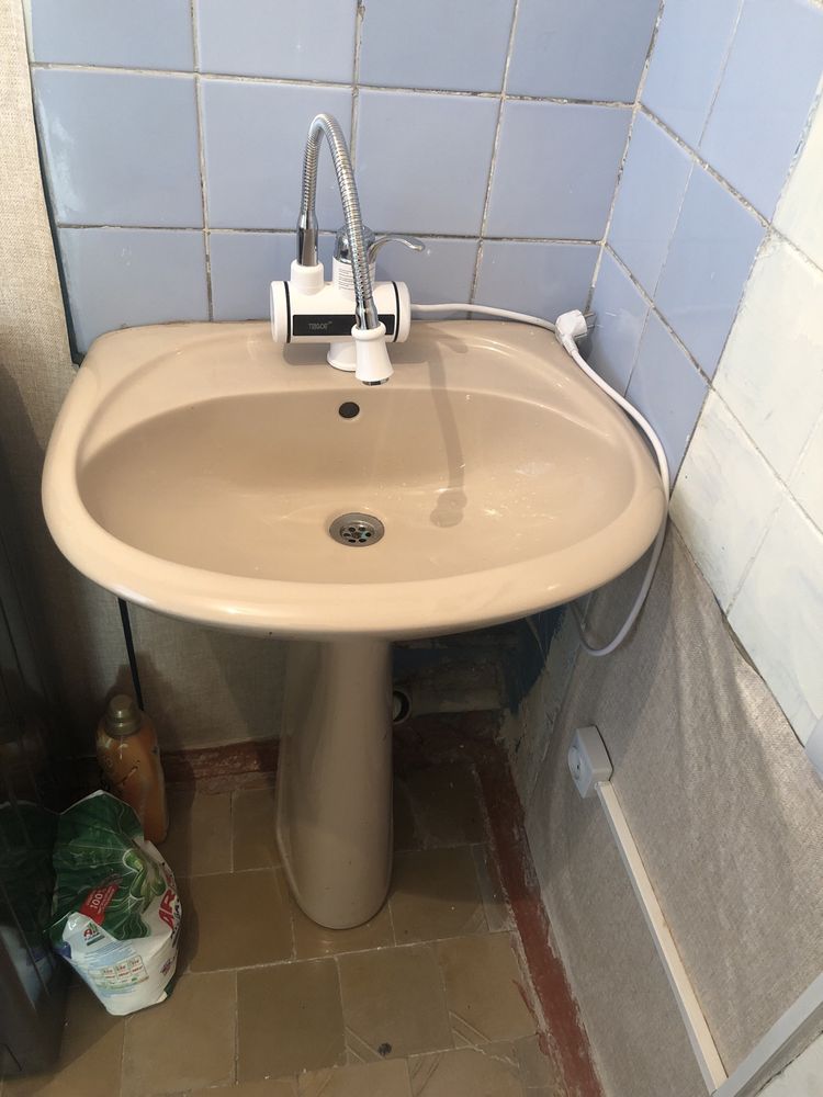 Продам умывальник в хорошем состояние