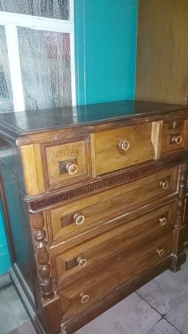 Продам комод старинный винтажный.