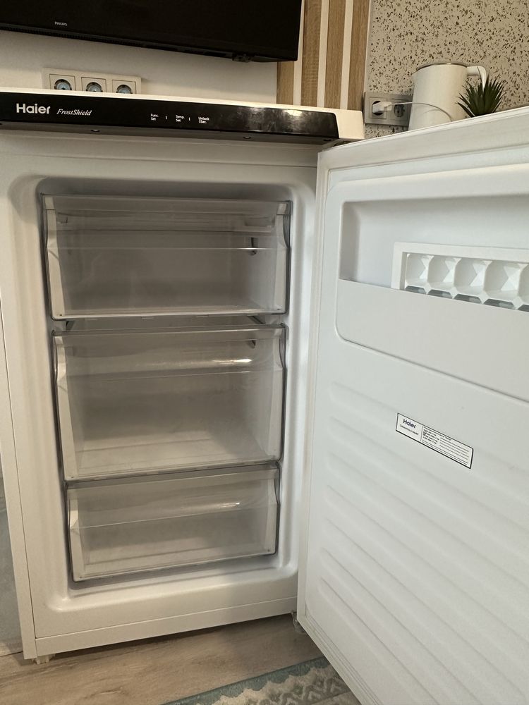 Продам морозидьник в идеально состоянии . 55 тыс . Торг етсь . Срочно!