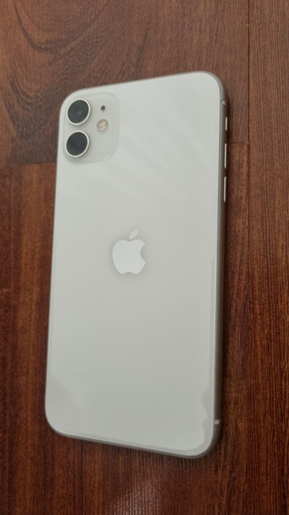 iPhone 11  белый  , 64GB  .