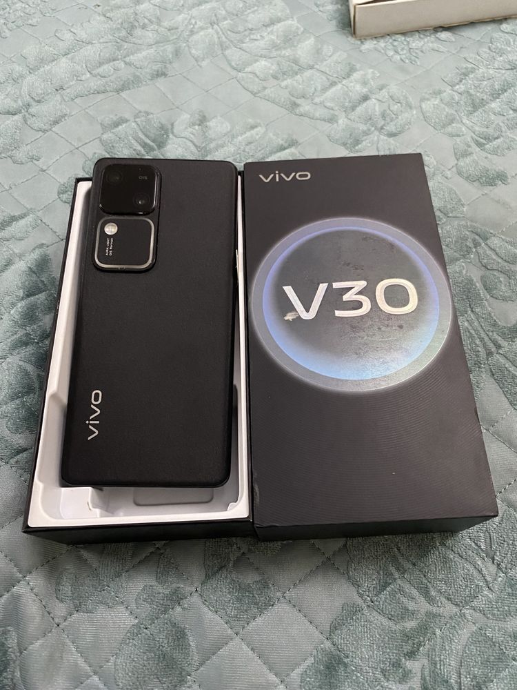 Vivo. V30. 5G.   12+12+256