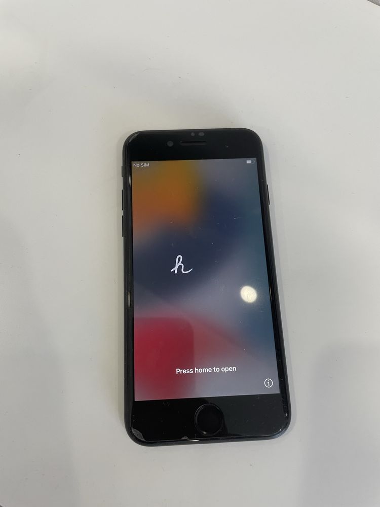 iPhone 7 в отличном состоянии