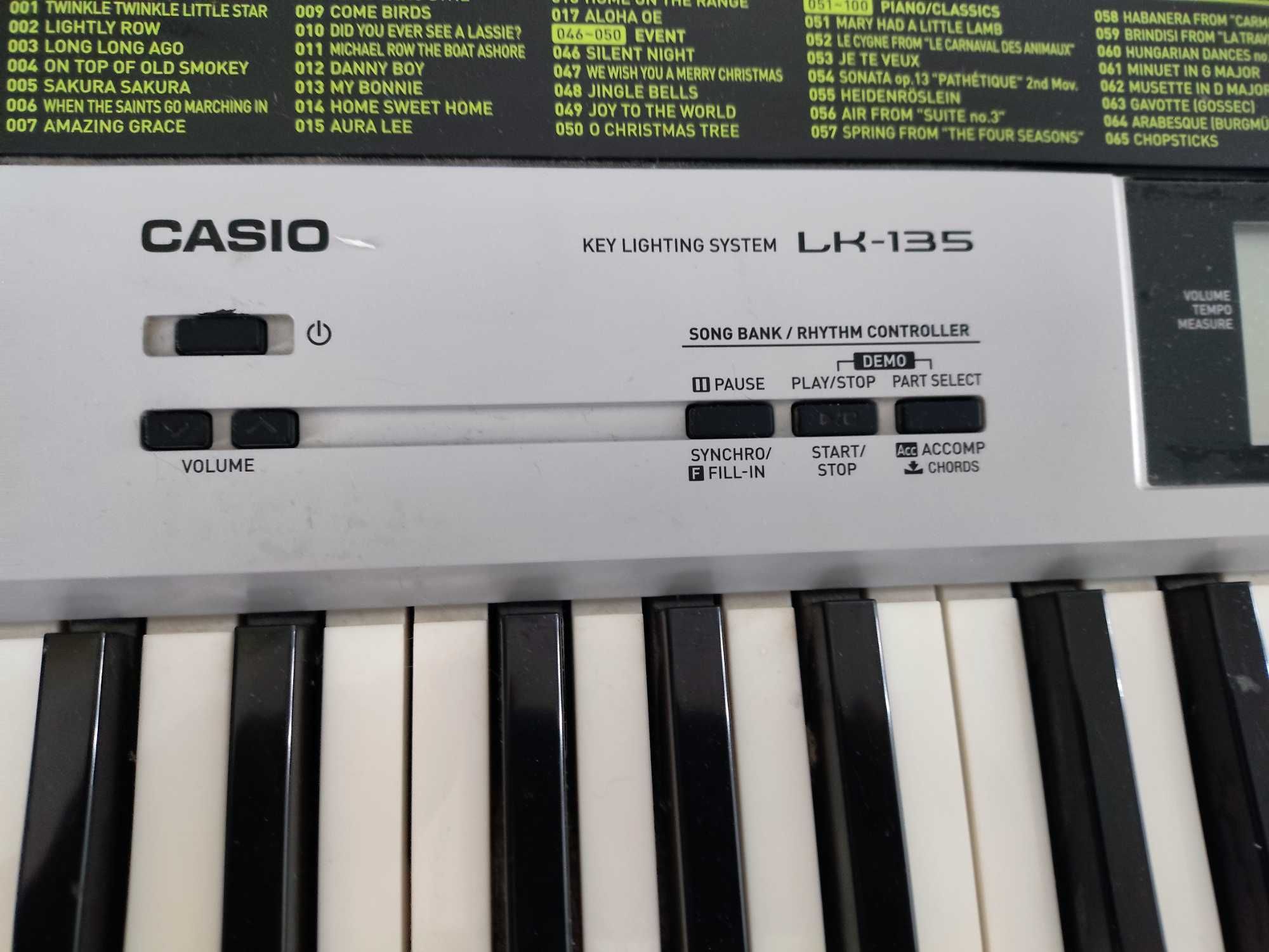Синтезатор Casio LK-135 отличное состояние+подставка