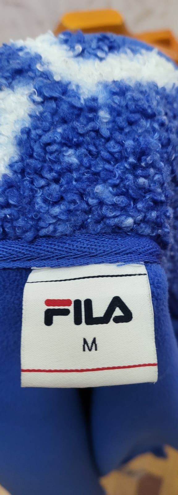 Продам бомбер от Fila