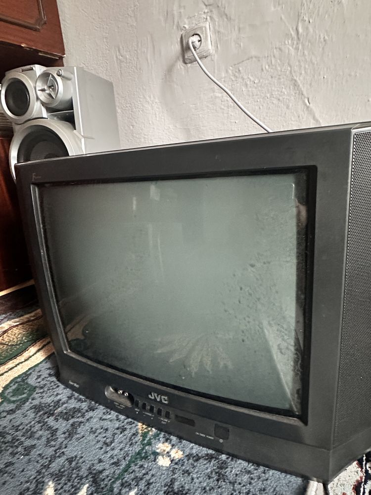 продам б/у 3 телевизора по 3000