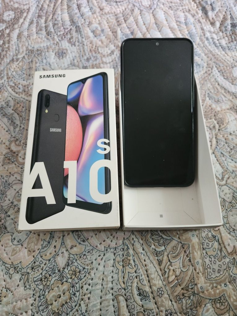 Samsung A10s с чехлом и коробкой
