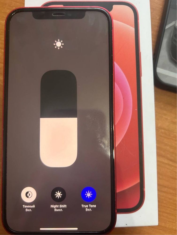 Продам iPhone 12 red