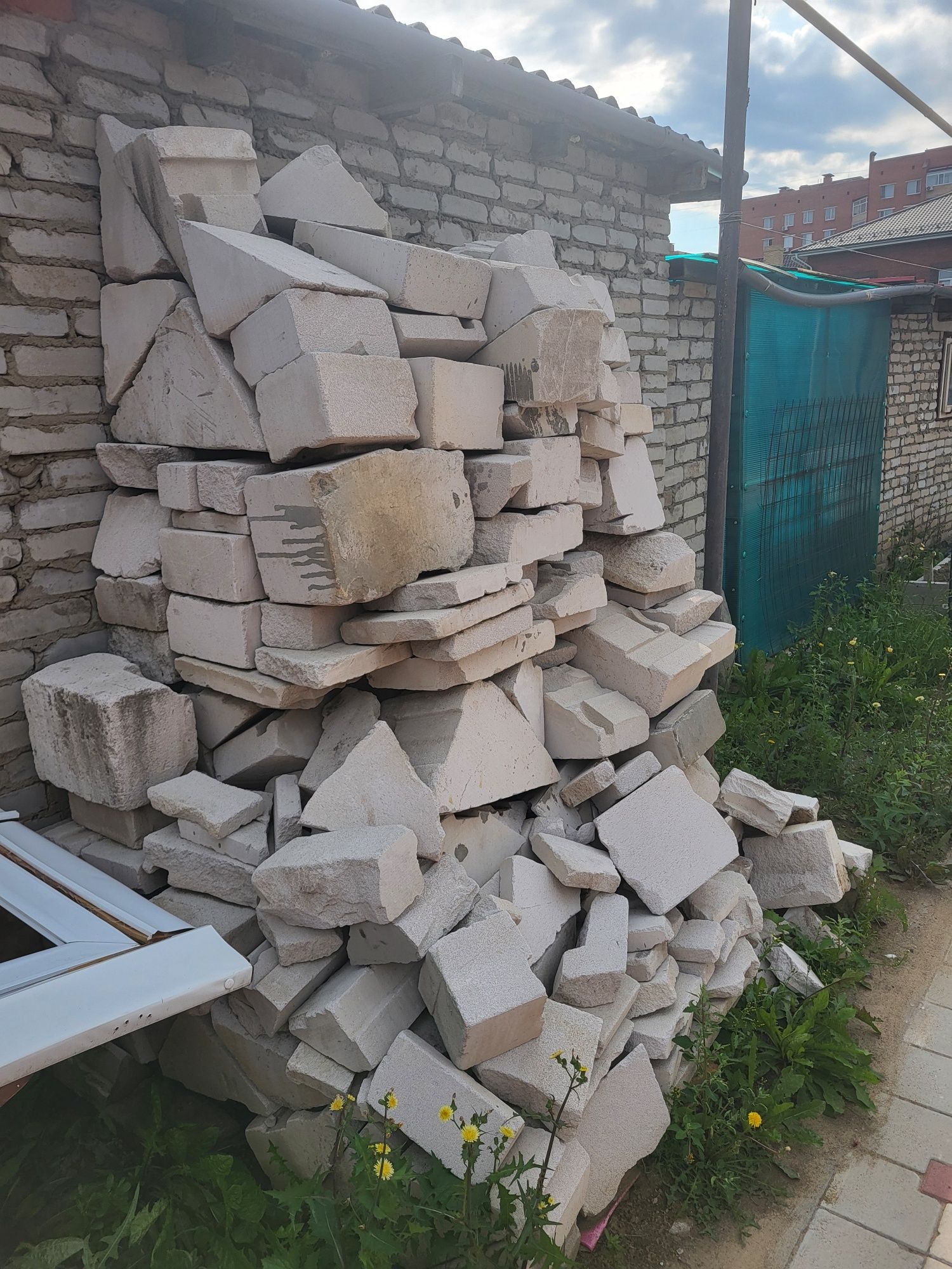 Кирпич остатки инси