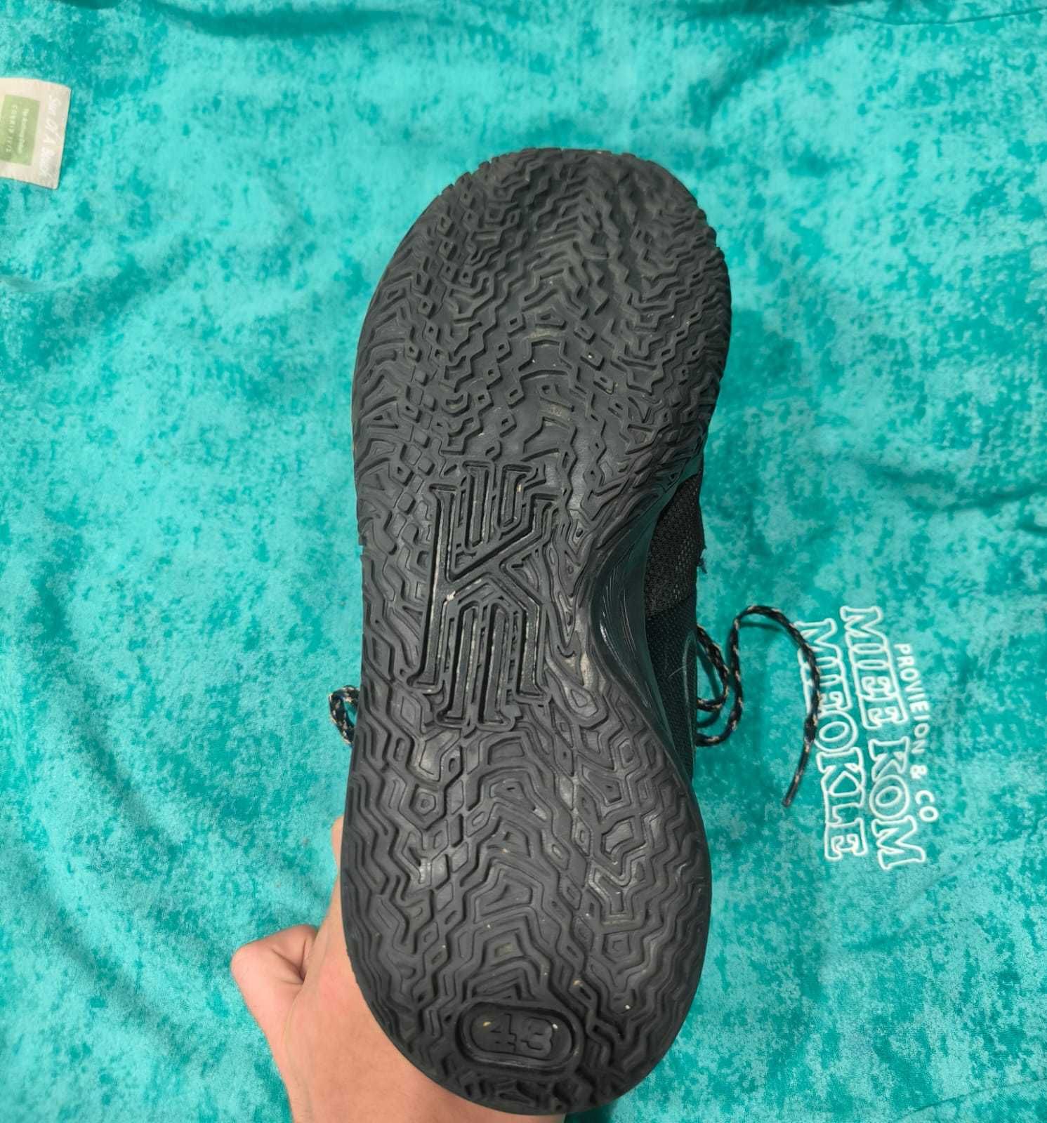 Кроссовки KYRIE 7.Хорошее состояние. 43 размерр