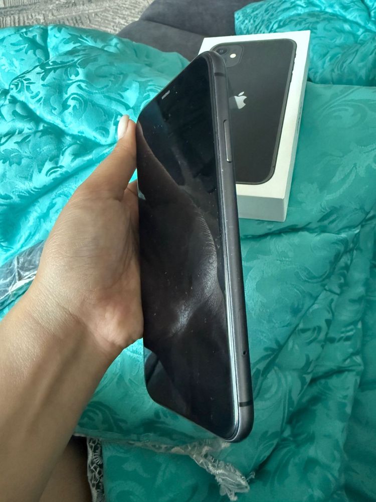 Iphone 11 в хорошем состояние самовывоз в подарок 1 чехол