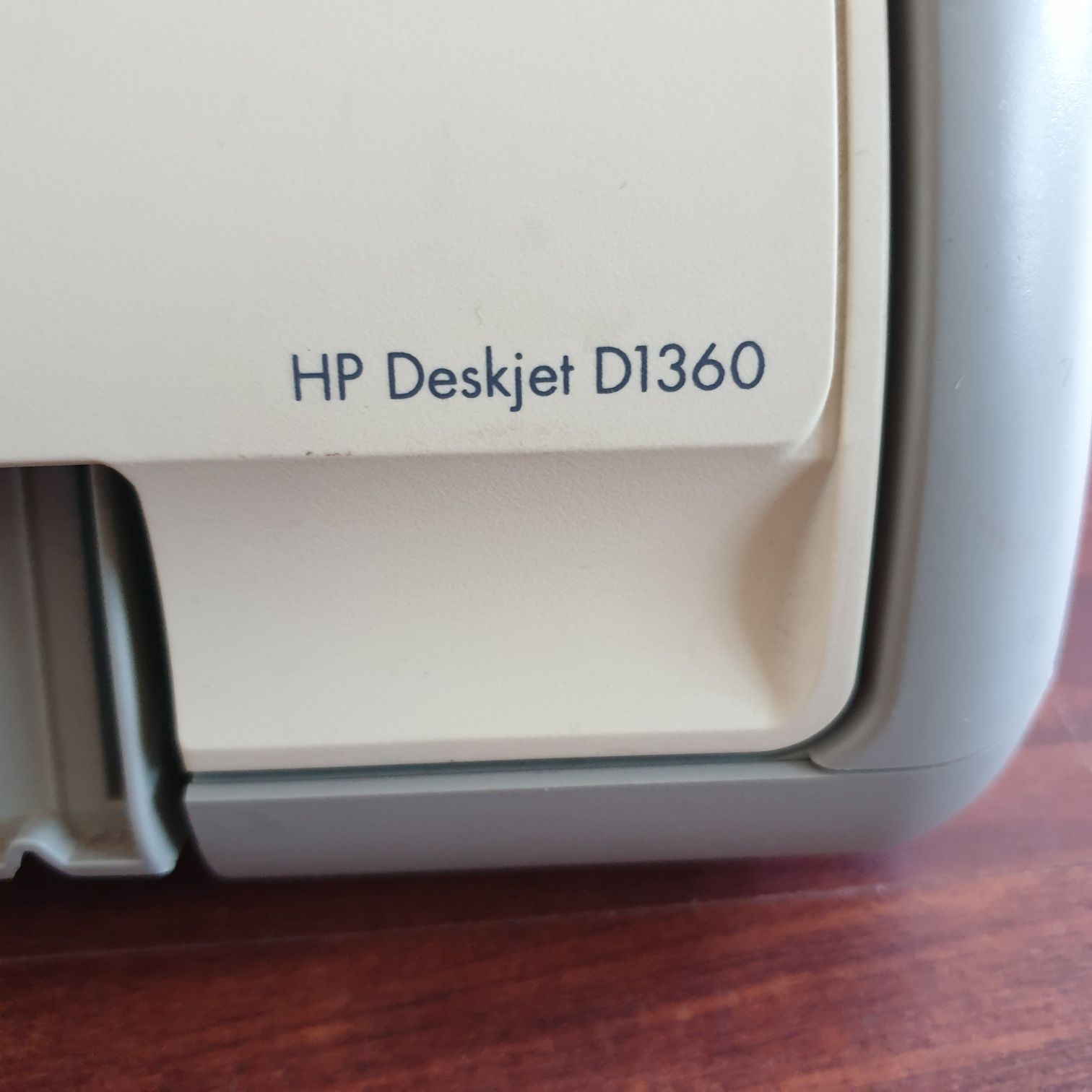 Цветной Принтер компактный HP Deskjet D1360