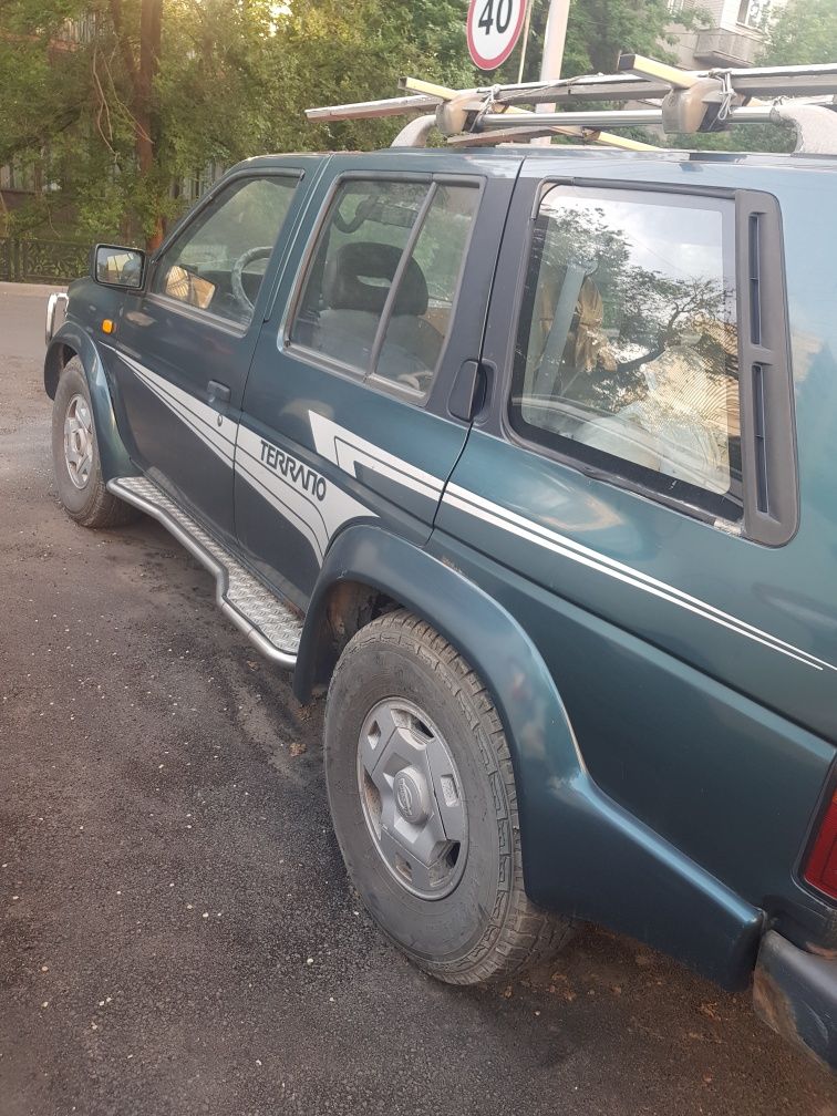 Внедорожник Nissan Terrano-1, 1995 г., 3-х литровый, бензин, механика