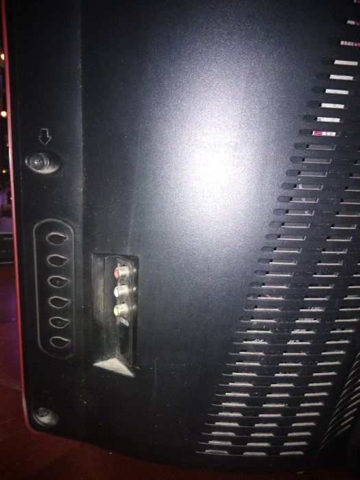 2 телевизора LG и Sharp б.у. диагонали 69 см. и 35 см. . продам.
